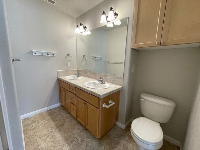 Building Photo - Lovely St Johns Home with Attached Garage, Outdoor Space, Washer/Dryer In Unit