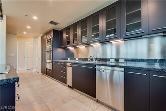 Building Photo - 2700 S Las Vegas Blvd