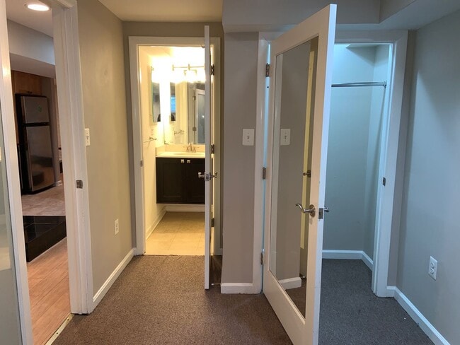 Building Photo - Spacious Two Bedroom Two Bathroom Petworth...
