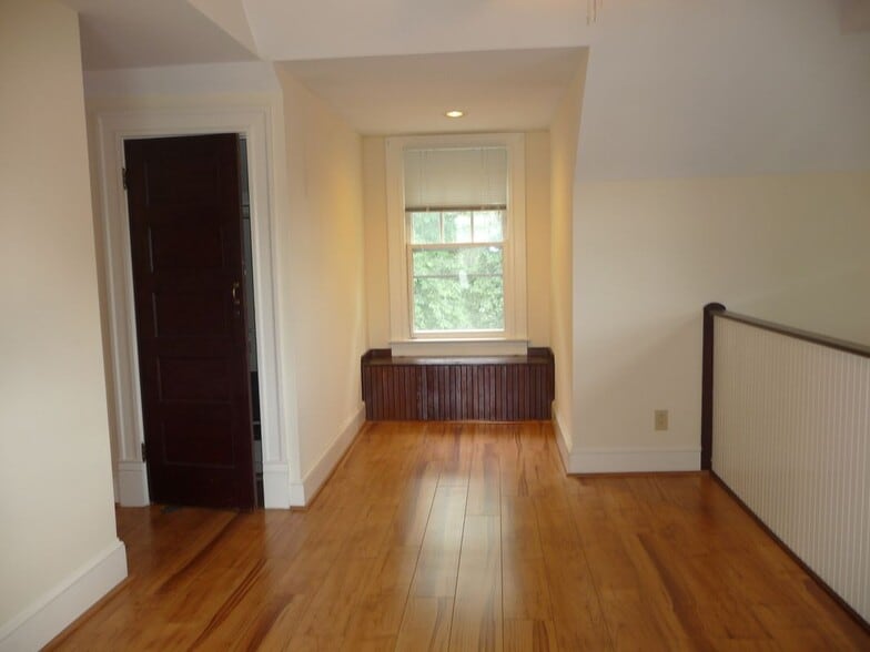 Building Photo - 1311 Sunken Rd