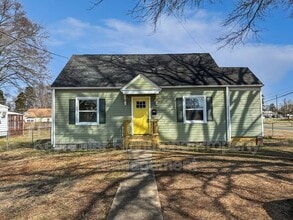 Building Photo - 518 E Read St