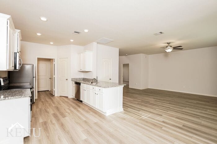 Building Photo - 10422 Sweetwater Creek Dr
