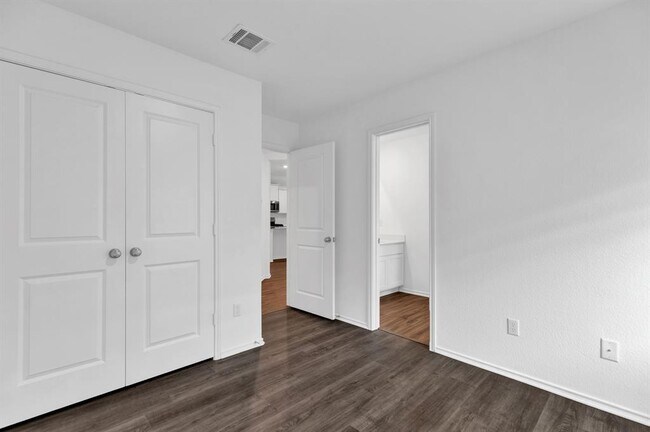 Building Photo - 332 Escondido Cir