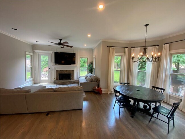 Building Photo - 2464 Canopy Glen NE