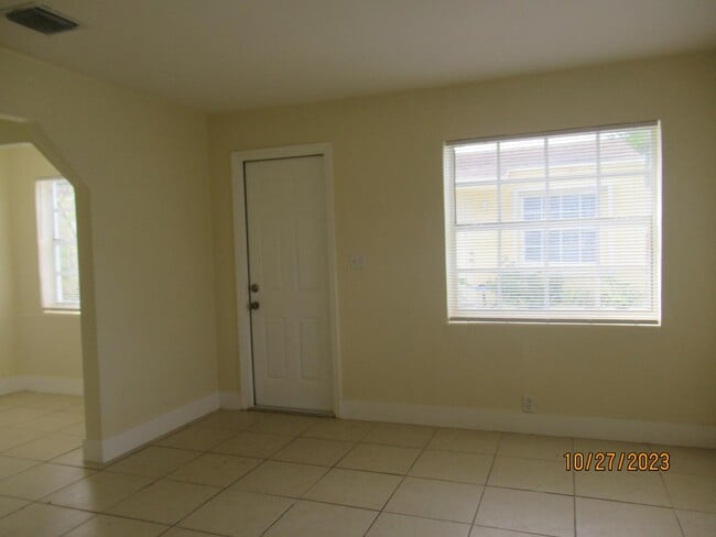 Building Photo - 2325 Madison St