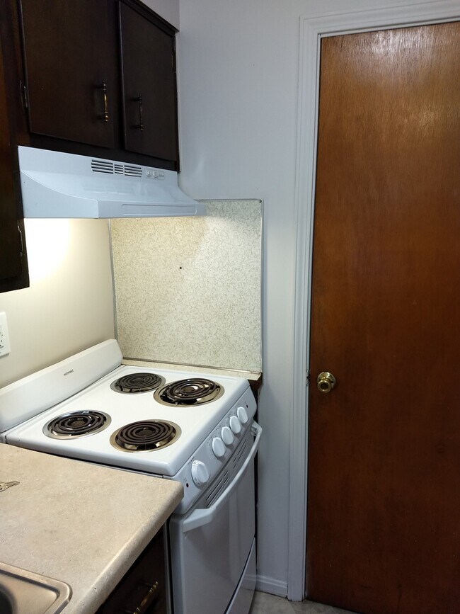 Building Photo - 4801 Saddlebrook Ln