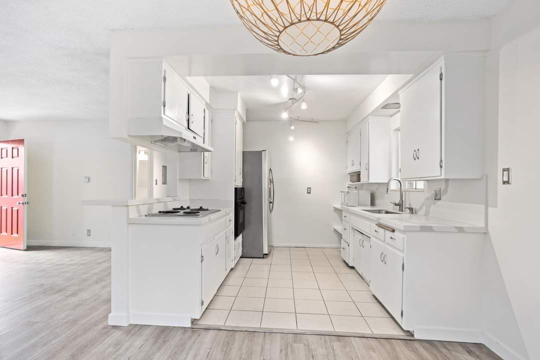 Kitchen - 5175 Topanga Canyon Blvd