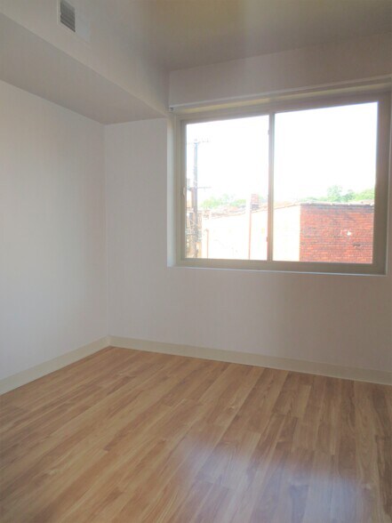 Building Photo - 5710 Phillips Ave