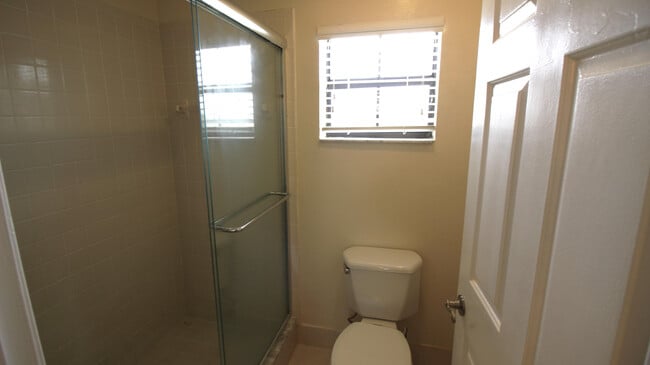 Building Photo - 321 Norwood Terrace