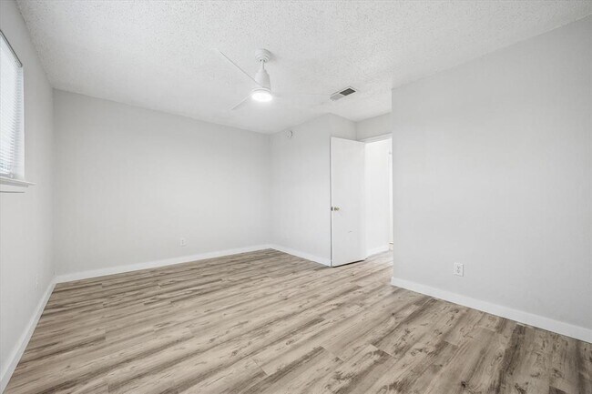 Building Photo - 904 Sirocco Dr