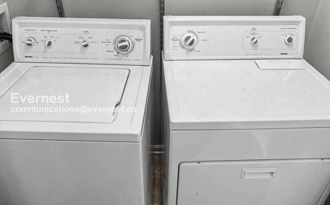 Building Photo - 2 Bed/2.5 Bath Condo with Garage / Pet-Friendly / Available Now!