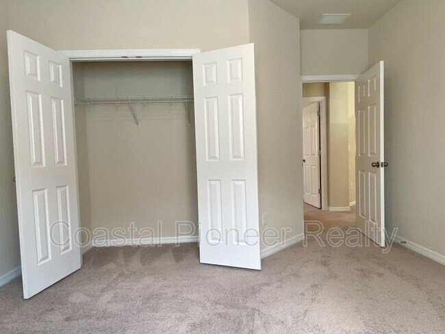 Building Photo - 28613 Cozy Creek Dr