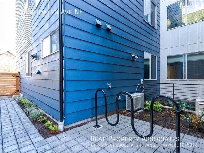 Building Photo - 5259 Brooklyn Ave NE