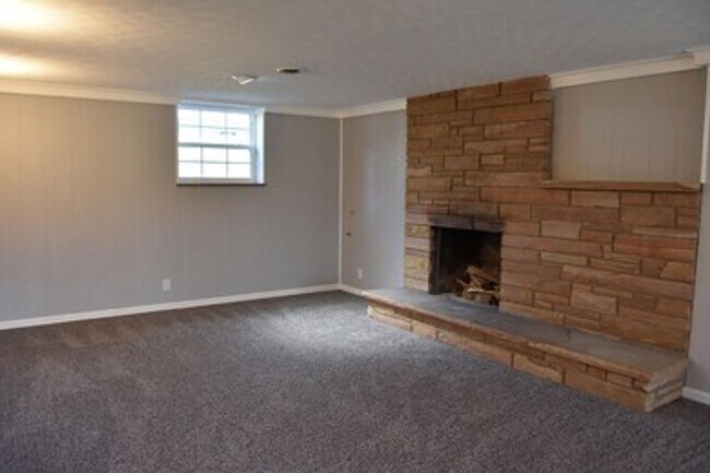 Building Photo - 4BR/3BA | Newly Renovated Single Family Home | Large backyard | In West Knoxville!