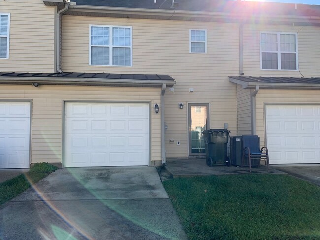 Building Photo - BRIER CREEK TOWNHOME ~ 2 brm ~ 2.5 bath ~ ...