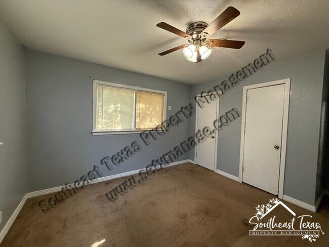 Building Photo - 4455 S 5th St