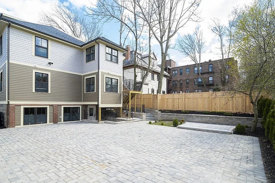 Building Photo - 23 Winslow Rd
