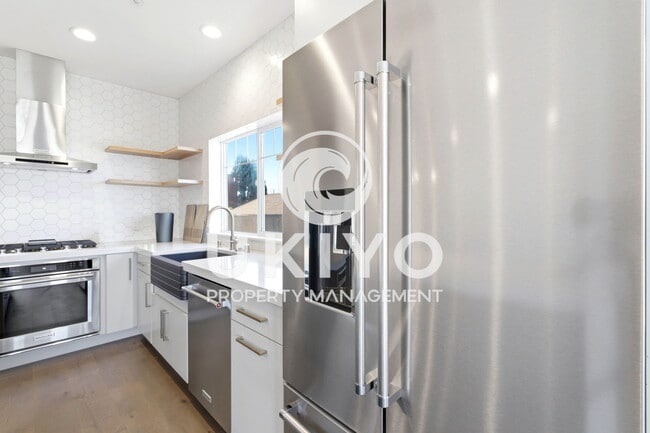 Building Photo - 2933 McClure St