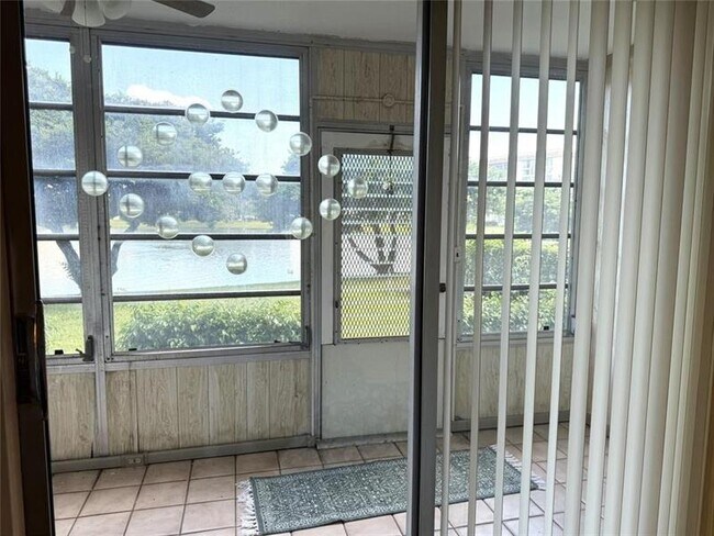 Building Photo - 1902 Bermuda Cir