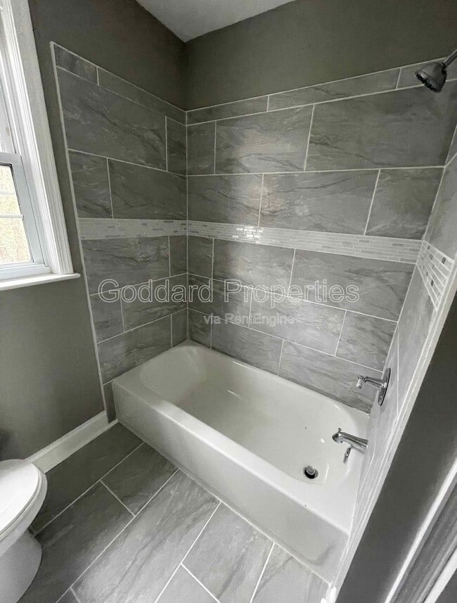 Building Photo - 5916 Northwood Dr