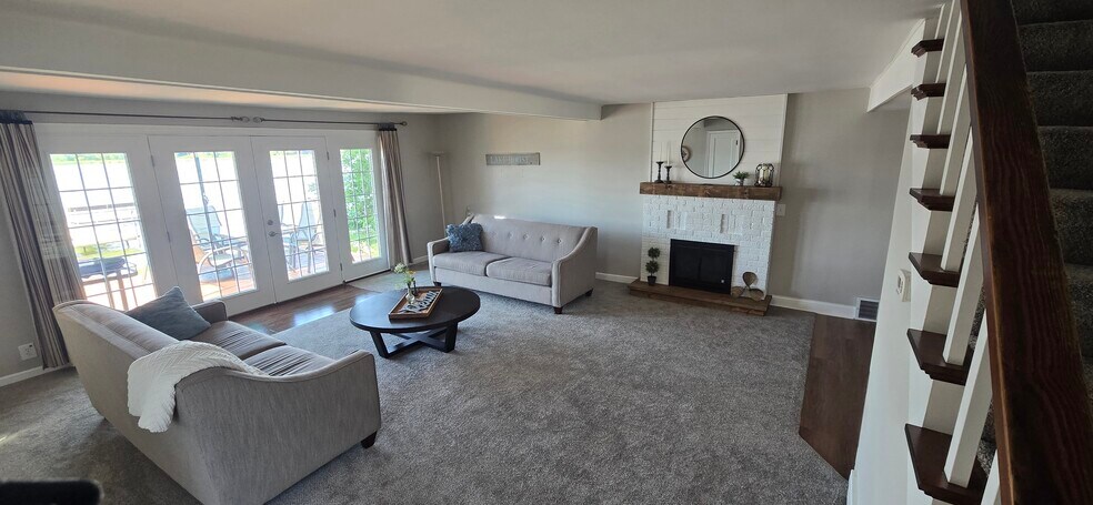 Living Room - 2003 Arbor Ln