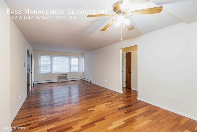 Building Photo - 1322 W Lunt Ave