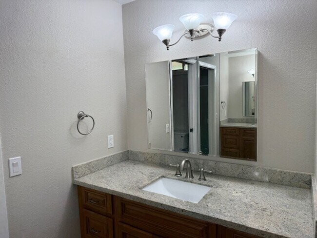 Building Photo - Single Level Remodeled House in Rohnert Pa...