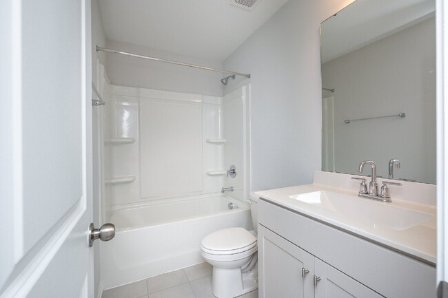 Building Photo - Elegant 3-Bedroom, 2.5-Bath Townhome with Modern Finishes ($1950/mo rent***)