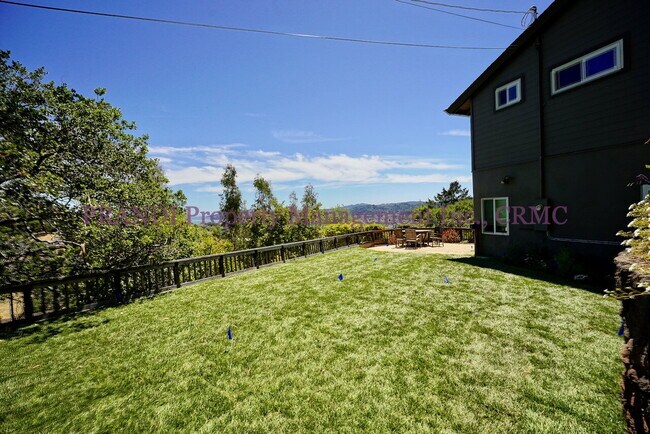 Building Photo - Stylish Greenbrae Home with Sweeping Views...