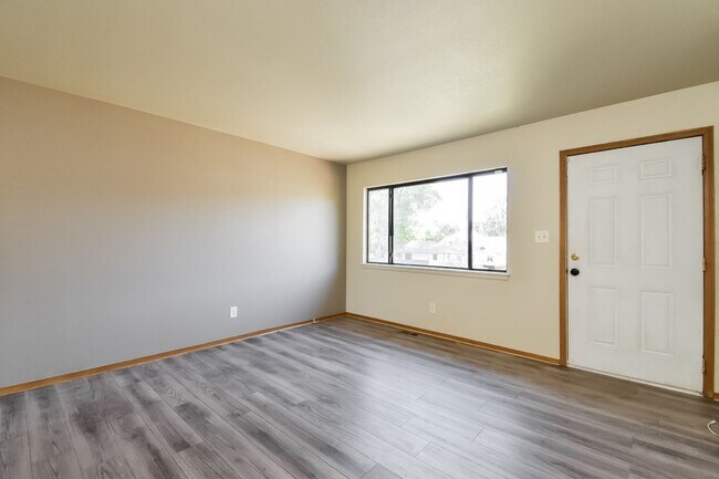 Building Photo - 603 W Routt Ave