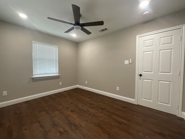 Building Photo - 261 Bois D Arc St