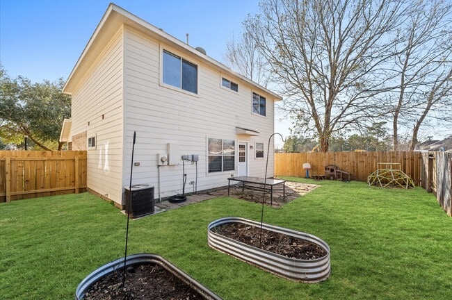 Building Photo - 7218 Daniel Spgs Ln