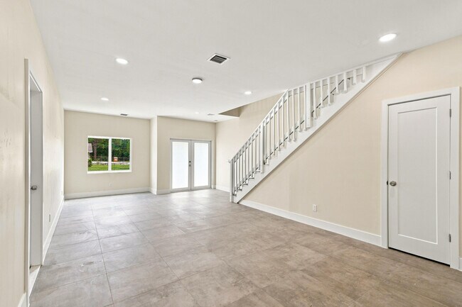 Building Photo - 4701 Evergreen Ave