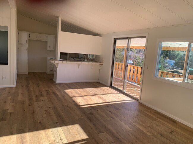 Building Photo - 523 Piute St