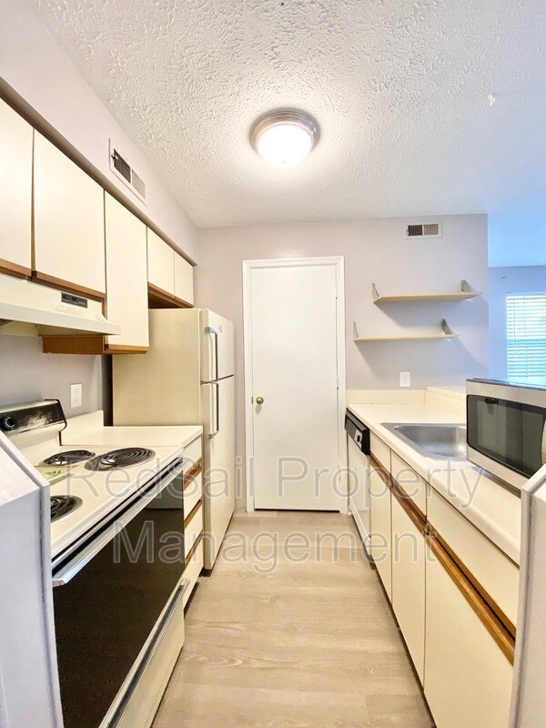 Building Photo - 15 Cape Dorey Dr