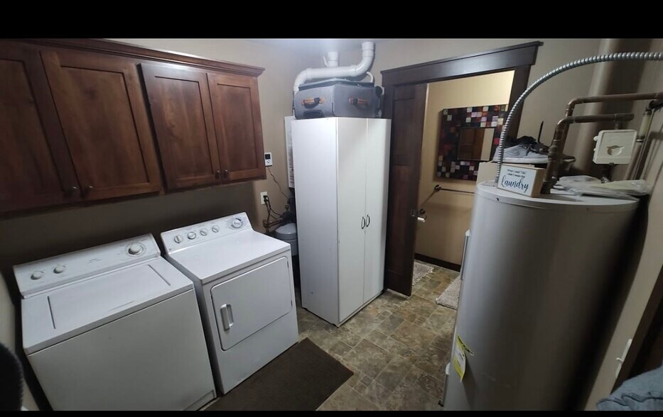 Building Photo - 2525 Lake Ct