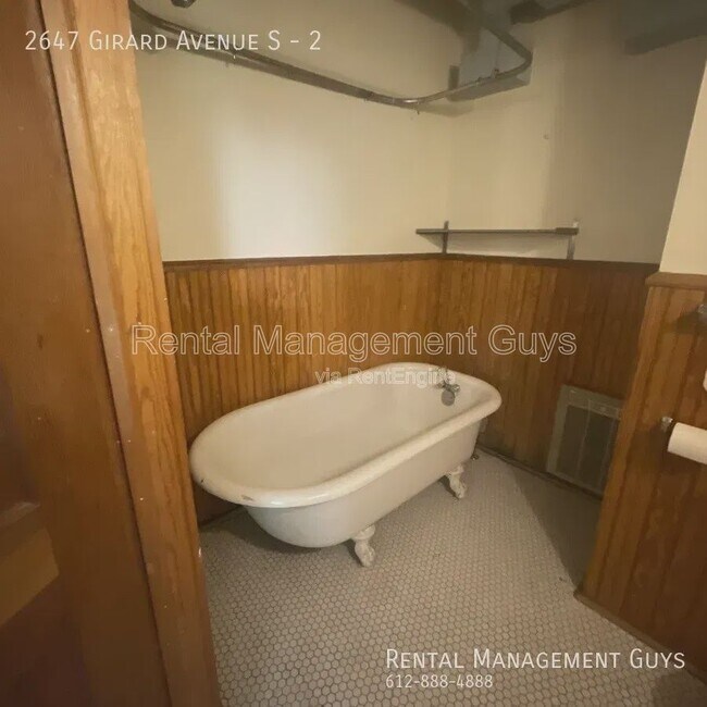 Building Photo - 2647 Girard Ave S