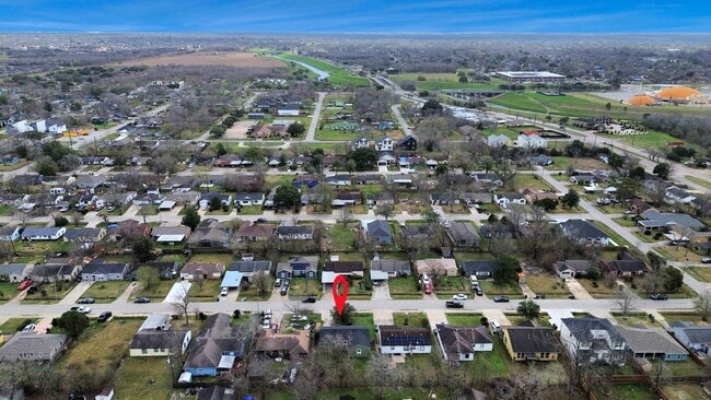 Building Photo - 10506 Sierra Dr