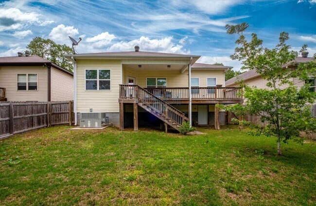 Building Photo - Gorgeous Find In West Little Rock!