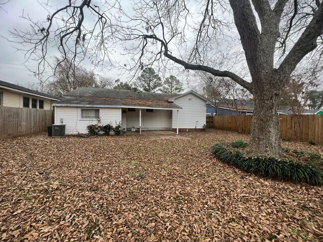 Building Photo - 4414 Akard Ave