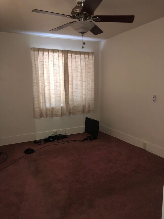 Building Photo - Unique 3 bed 1 bath Home for Rent with 2 Weeks Free Rent