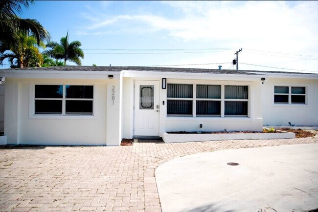 Building Photo - 2281 SW 15th St