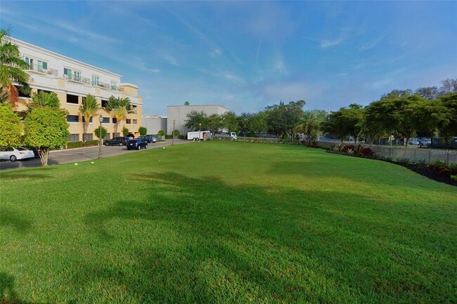 Building Photo - 800 N Tamiami Trl