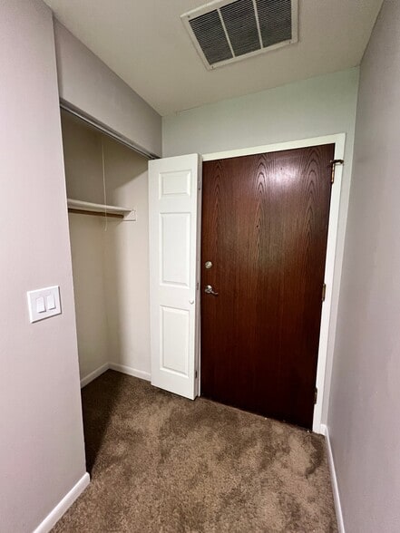 Building Photo - 5750 Abbey Dr
