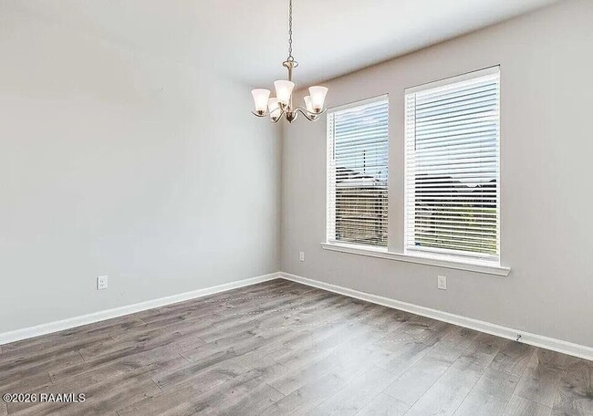 Building Photo - 115 Rue Chateau Royal Dr