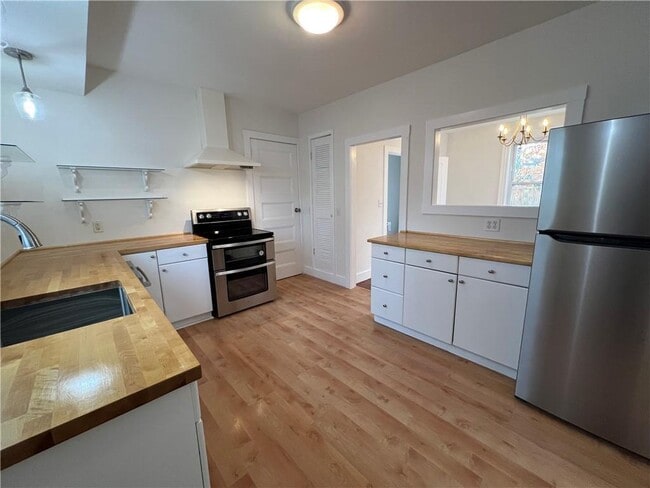 Building Photo - 109 1/2 Second St