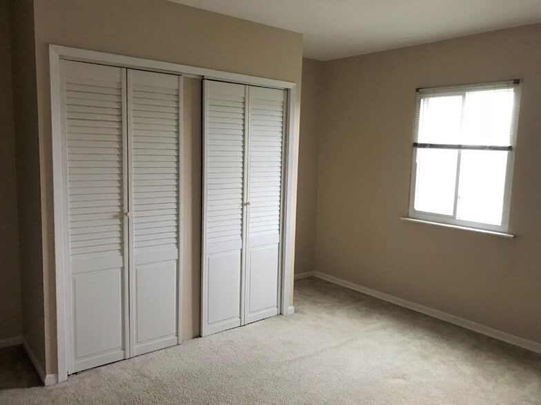 Third Bedroom with carpet - 1900 Richard Jones Rd