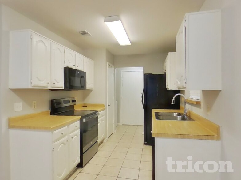 Building Photo - 810 Dogwood Dr