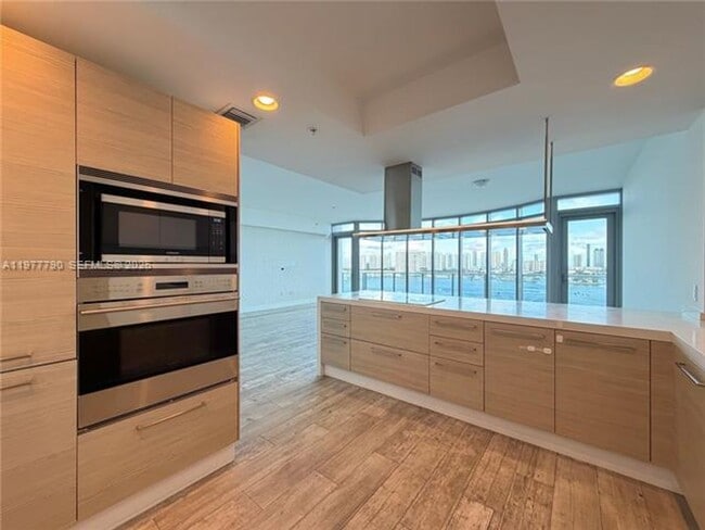 Building Photo - 17111 Biscayne Blvd