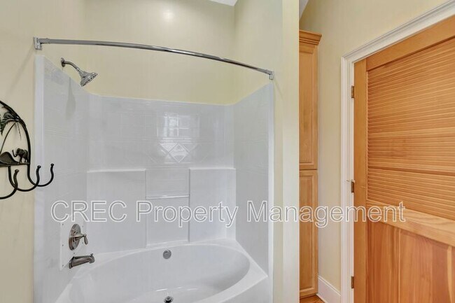 Building Photo - 1392 Eden Rd